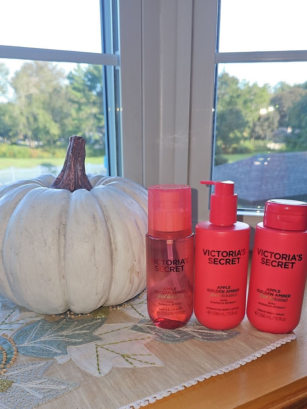 Victoria's Secret Apple Golden Amber Bath & Body Set